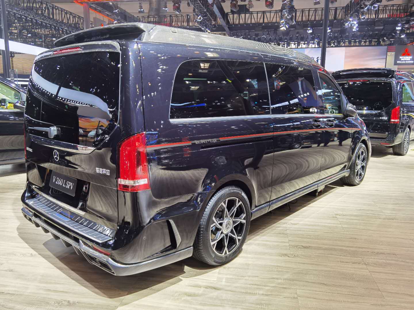 奔驰v260梵兹慕外观碳纤维设计更轻奢化