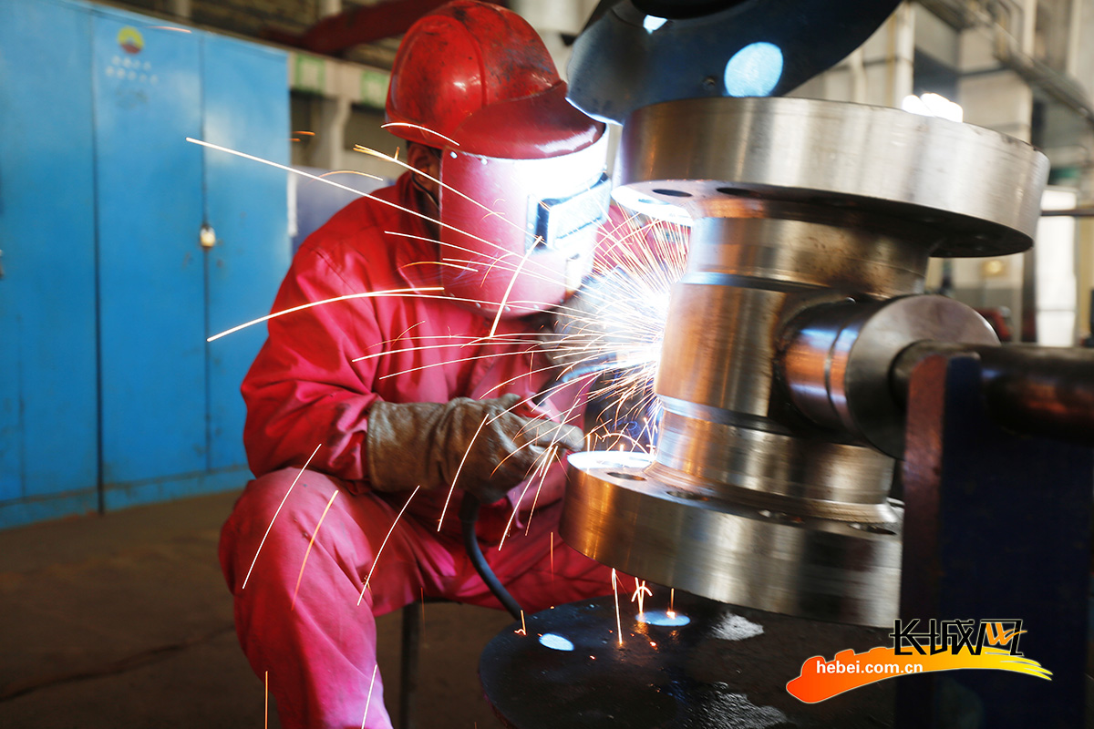 河北唐山:节日车间生产忙凤凰网河北_凤凰网