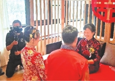 新人在鹿居六舍举行婚礼。