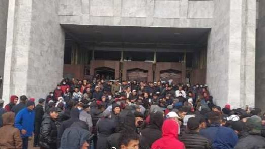 吉尔吉斯斯坦大选后爆发骚乱 反对派称将组建新政府