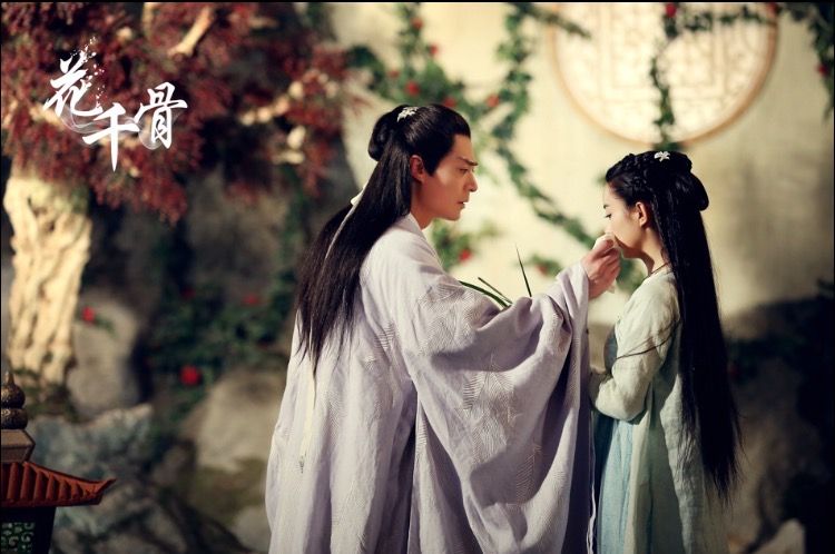 改编自同名小说的电视剧《花千骨》。图片来自宣传海报