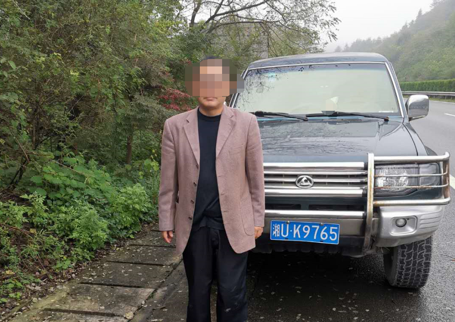 高速公路违法占用应急车道 多辆车被查处！