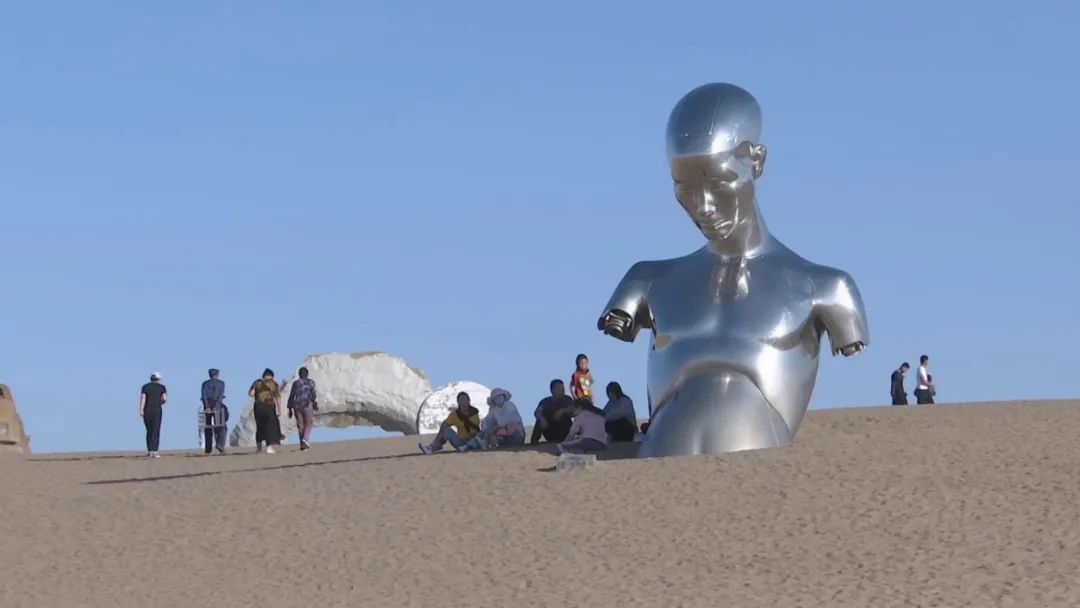 民勤沙漠雕塑博物馆成“双节”旅游热门打卡地