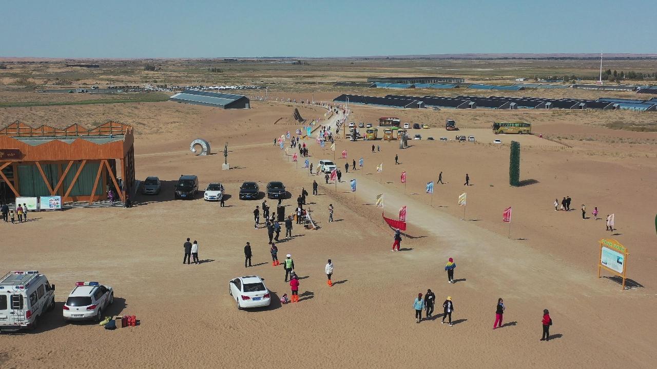 双节游客破5万 民勤沙漠雕塑博物馆成热门打卡地 凤凰网