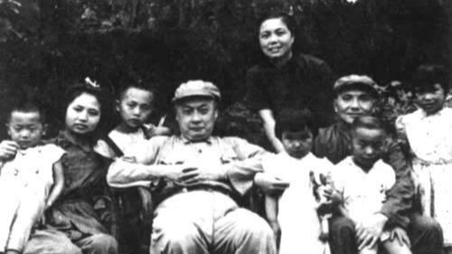 1950年陈毅在上海担任市长,远赴国外的资本家纷纷归国_凤凰网视频_凤凰网