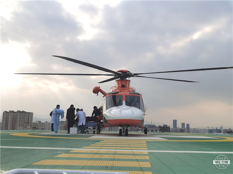 生死时速 公航旅金汇直升机营救阿拉善遇险(7470156)-20201006220738.jpg