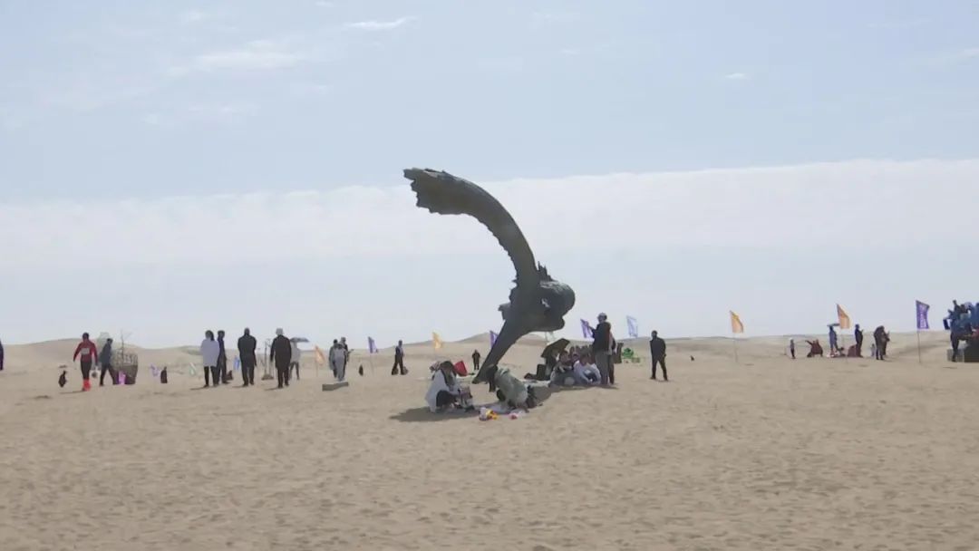 民勤沙漠雕塑博物馆成“双节”旅游热门打卡地