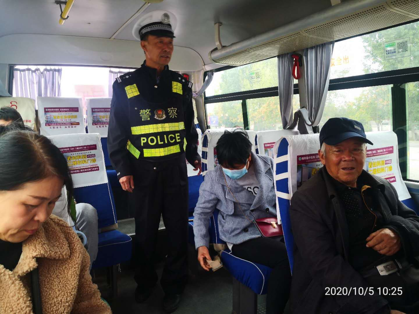 我为祖国站岗丨舞阳老交警双节坚守一线