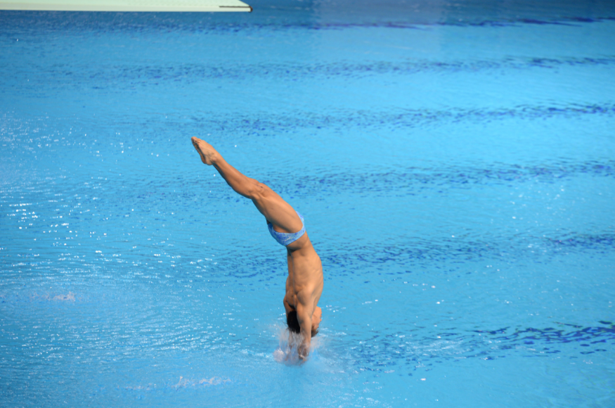 河北跳水队员龙道一在比赛中