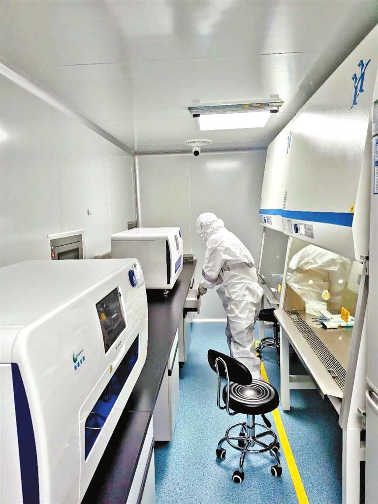 新冠病毒核酸检测兰州首家移动方舱实验室投运
