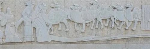 △ 甘肃武威雷台汉墓前现代丝绸之路骆驼浮雕