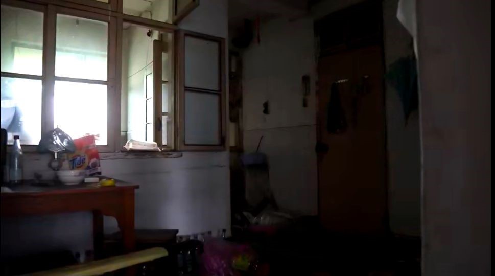 90后新婚夫妻60㎡房子老破旧 10万元极限爆改