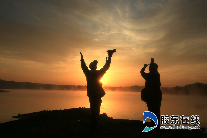 雾起凤凰湖，恍然如仙境