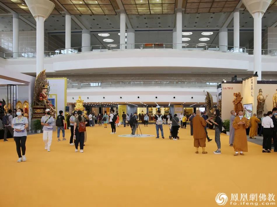宽敞明亮的主展厅(图片来源:凤凰网佛教)