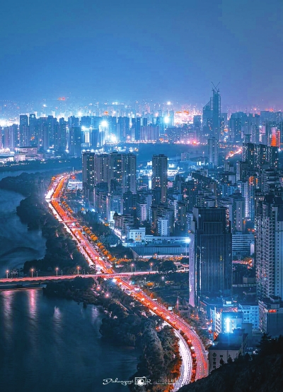 《夜金城》 邸昌伟 摄