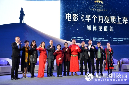 主创人员合影留念