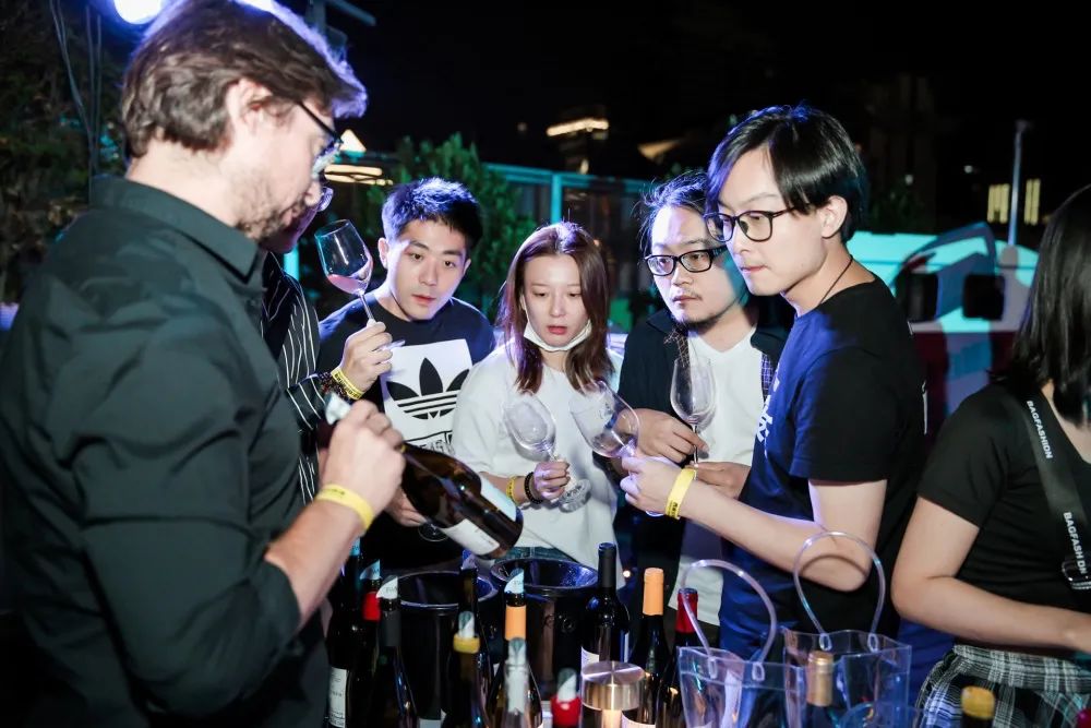 在夏末最美露台开一场最自然葡萄酒派对