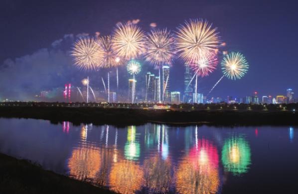 ▲ 橘子洲上空绽放的焰火。资料图片