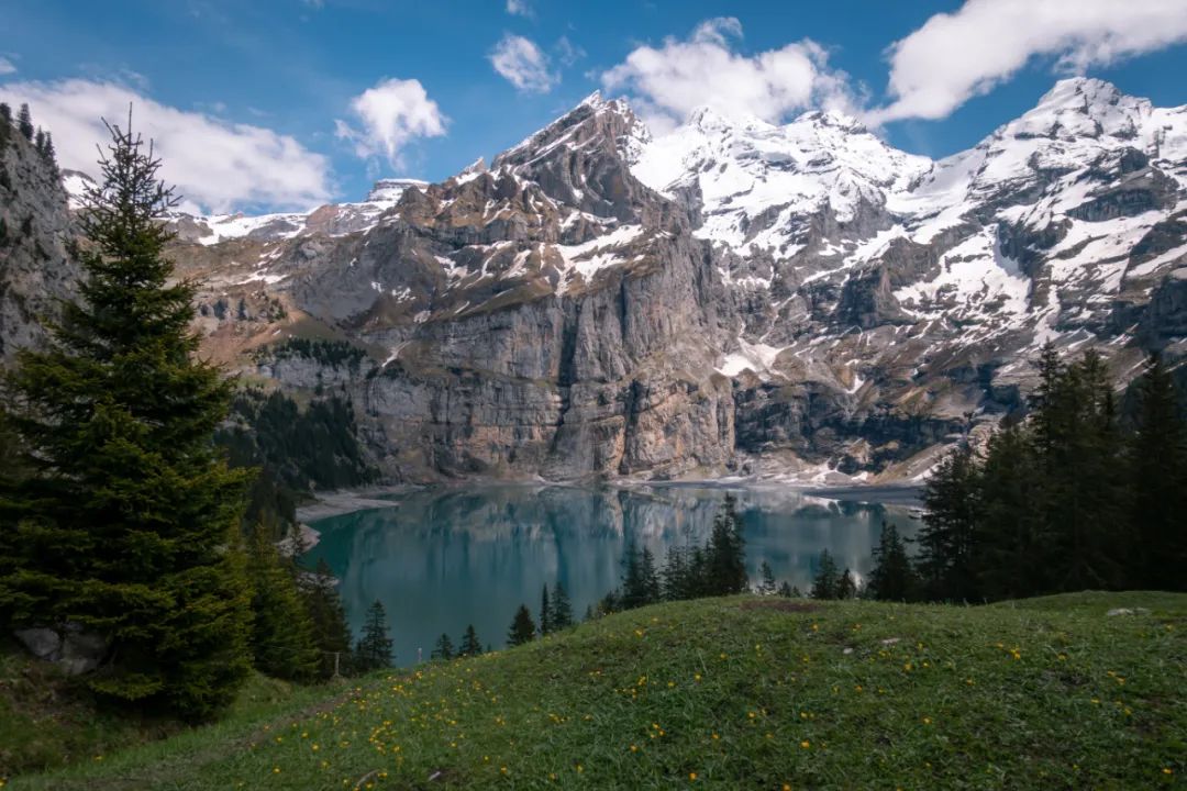 Photo | Unsplash@Pascal Debrunner