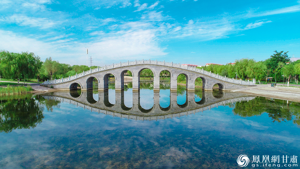 介绍:金水湖景区位于戈壁城市——甘肃省金昌市市区东部,总占地面积约