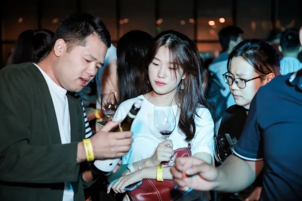 在夏末最美露台开一场最自然葡萄酒派对