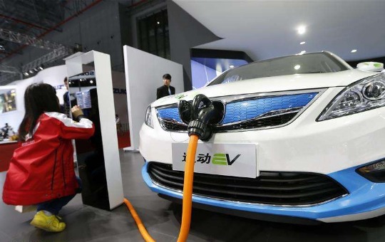 政能亮丨新能源汽车，如何“换道超车”