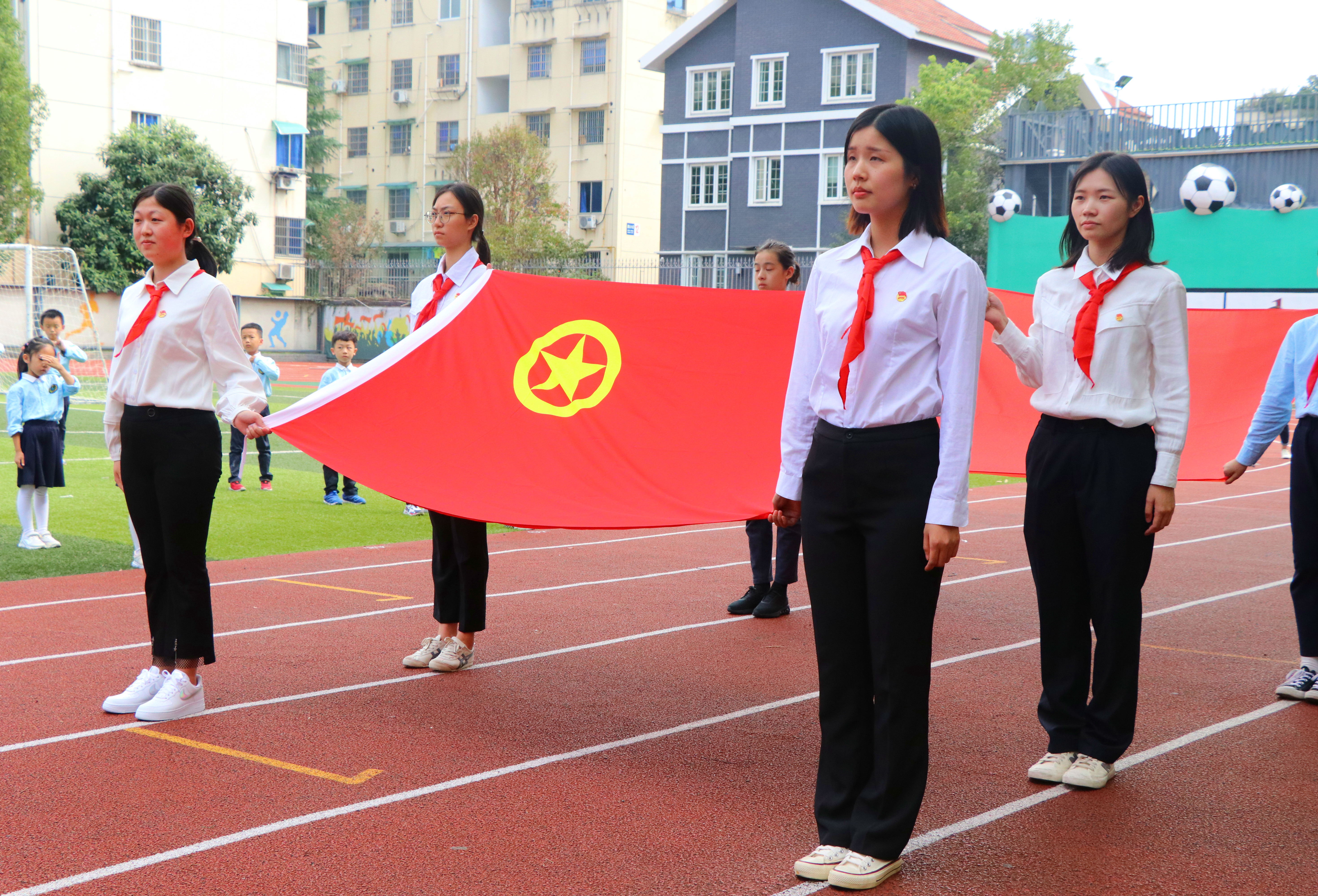 红领巾追梦新时代 真善美立志共成长 ——金华市江滨小学2020建队节主题队日活动暨新队员入队仪式