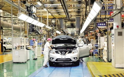 东风日产轿车生产线 郑报全媒体记者 丁友明 图