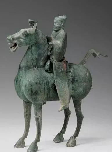 △ 甘肃武威雷台东汉墓出土铜质骑马武士俑