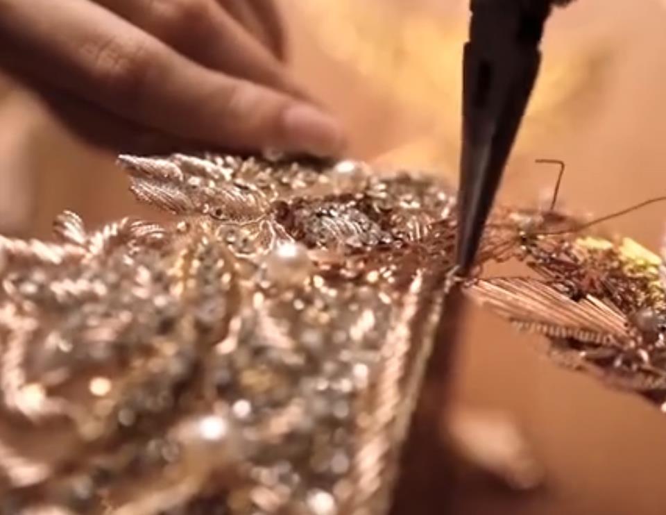 礼服设计细节。