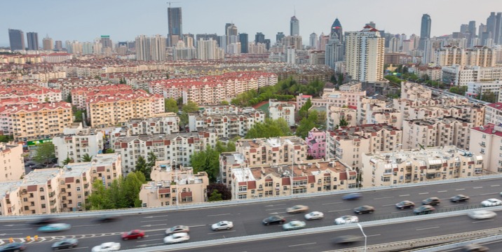 双向四车道 城阳区这座立交桥东西向跨线桥实现贯通