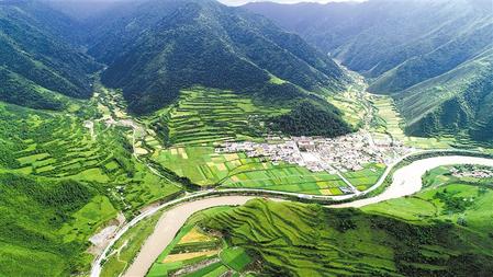 洮河岸边的卓尼县博峪村是甘南州“一十百千万”工程重点打造的文化旅游样板村