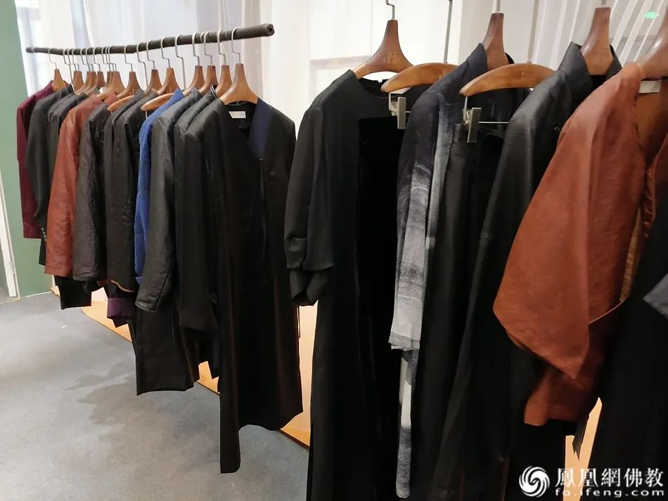 禅意服饰(图片来源:凤凰网佛教)