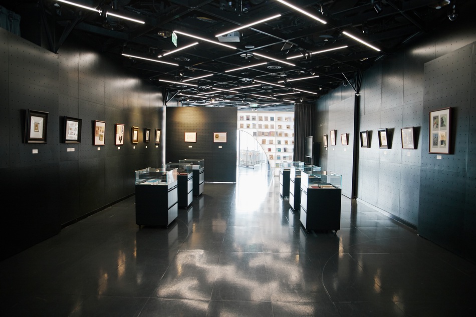 “巴金与托尔斯泰——罗雪村手绘藏书票、人文版版本书展”。