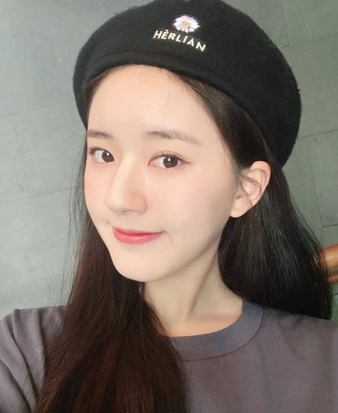 照片里面的赵露思真的是元气少女本人!