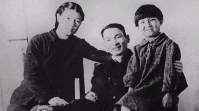 邓小平一生几乎不作诗，为何在太行山上写诗调侃陈云？