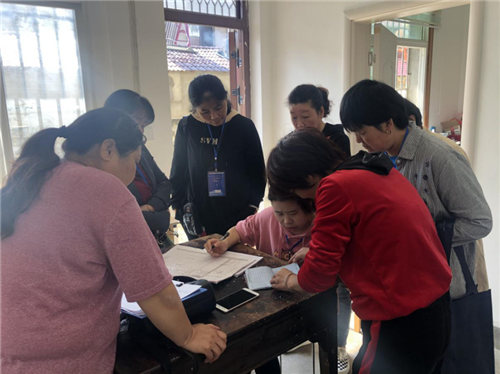 石台县仁里镇新街社区开展第七次  人口普查宣传工作