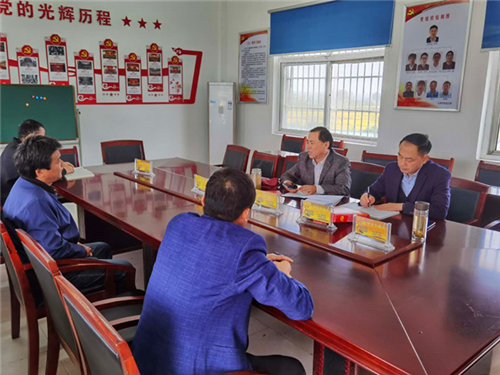 定远县县委教体工委领导对仁和学校拟发展预备党员进行组织谈话