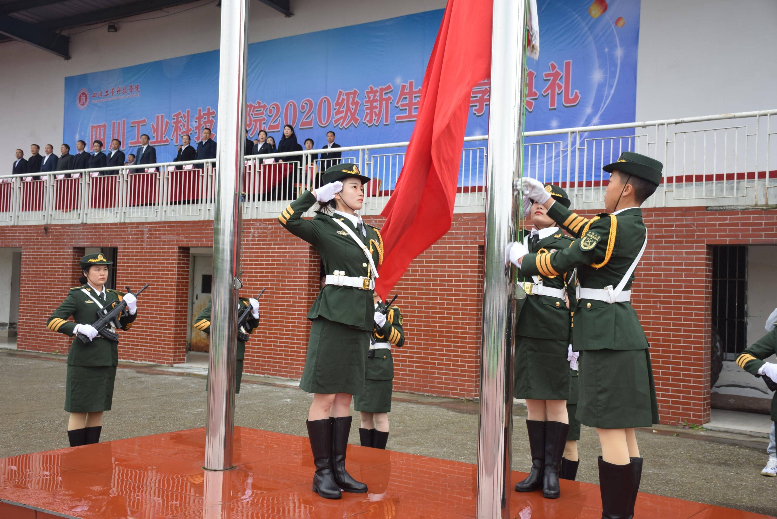 巾帼不让须眉，8181801威尼斯女子国旗班亮相开学典礼