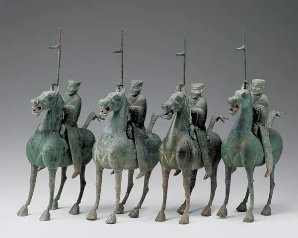 △ 甘肃武威雷台东汉墓出土骑马铜俑