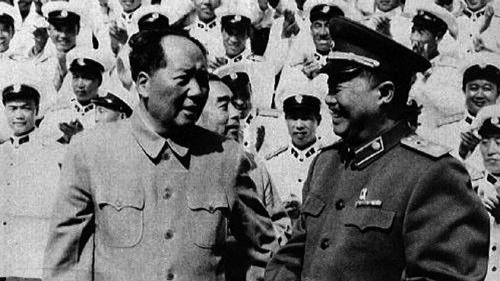 蒋介石汪精卫相继发动反革命政变，时任国民党高官的贺龙做出一个大胆决定