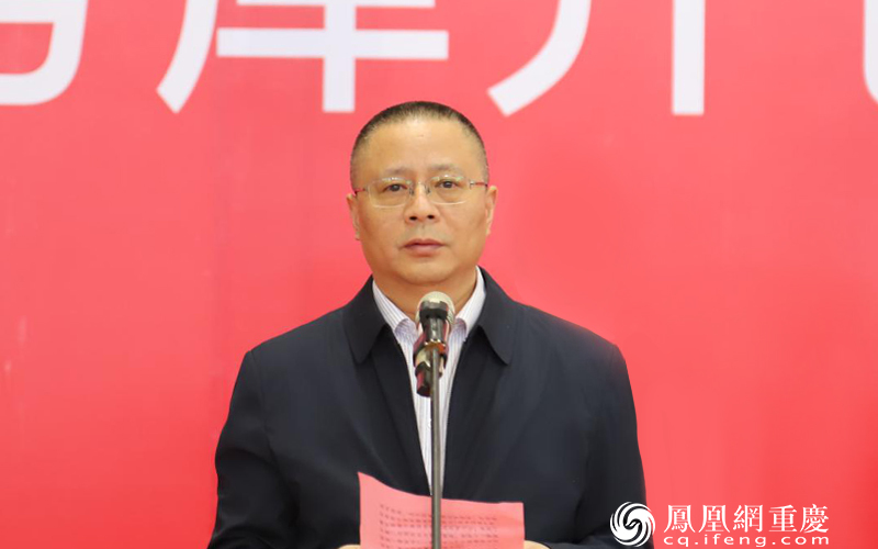 重庆公运集团执行董事张仲伦致辞:以本次合作为契机,双方可以加强在物流、商贸、信息化、国际通道方面的合作,推动共谋、共创、共享,实现互利共赢