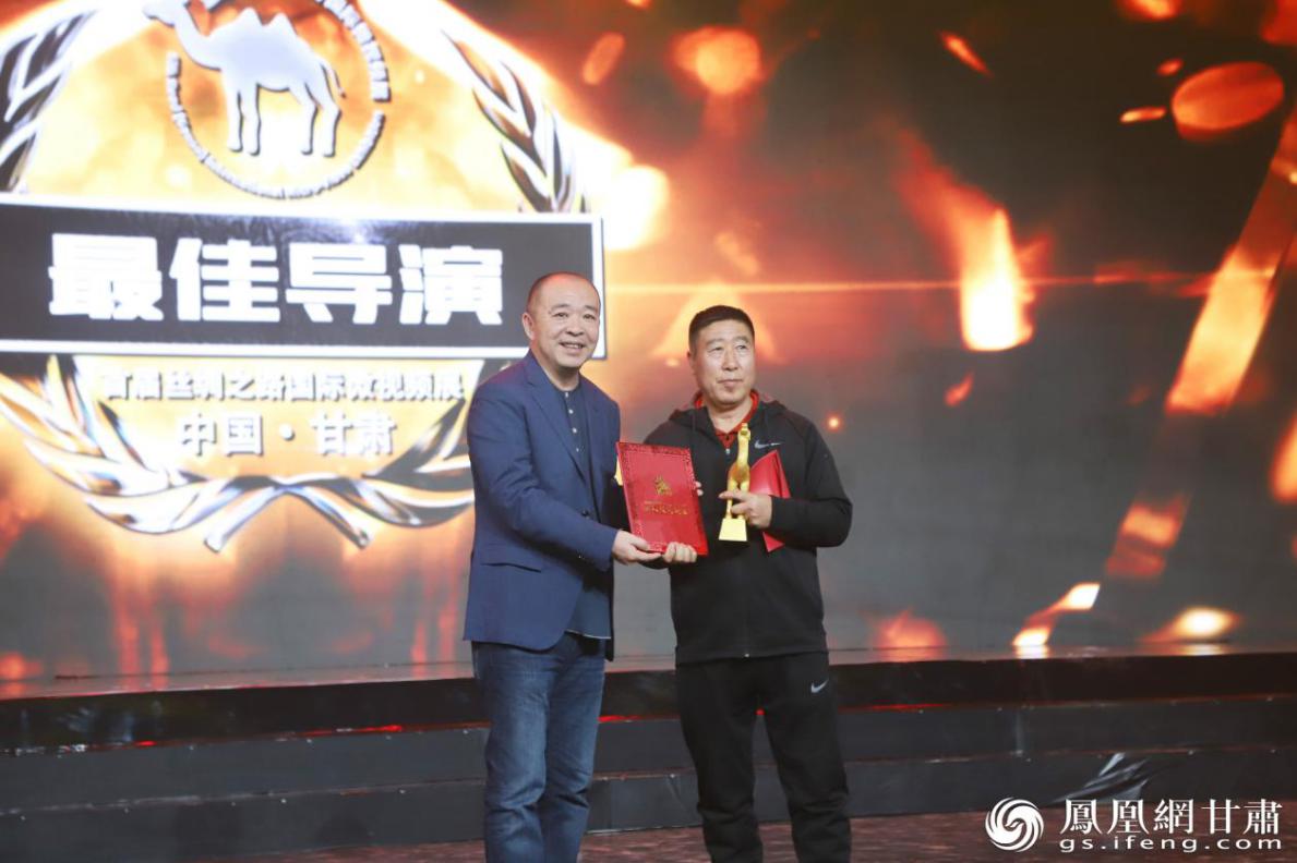 闫琨骜获首届丝绸之路(甘肃)短视频展最佳导演奖 南永涛 摄