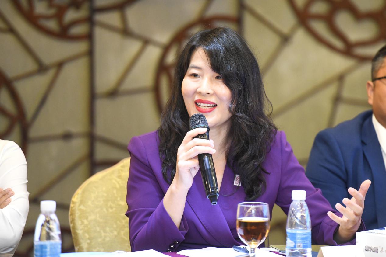 吉林省长白山人参有限公司董事长王淑范在研讨会上发言。梁琪佳摄