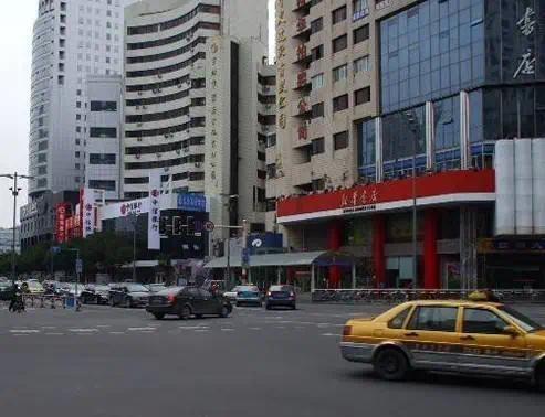 未改造的宁波新华书店中山店就是“三百”最后的场地
