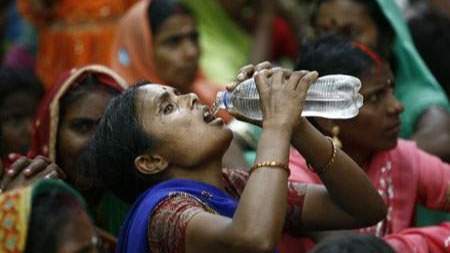千亿净水工程被贪污！印度村民喝污水度日