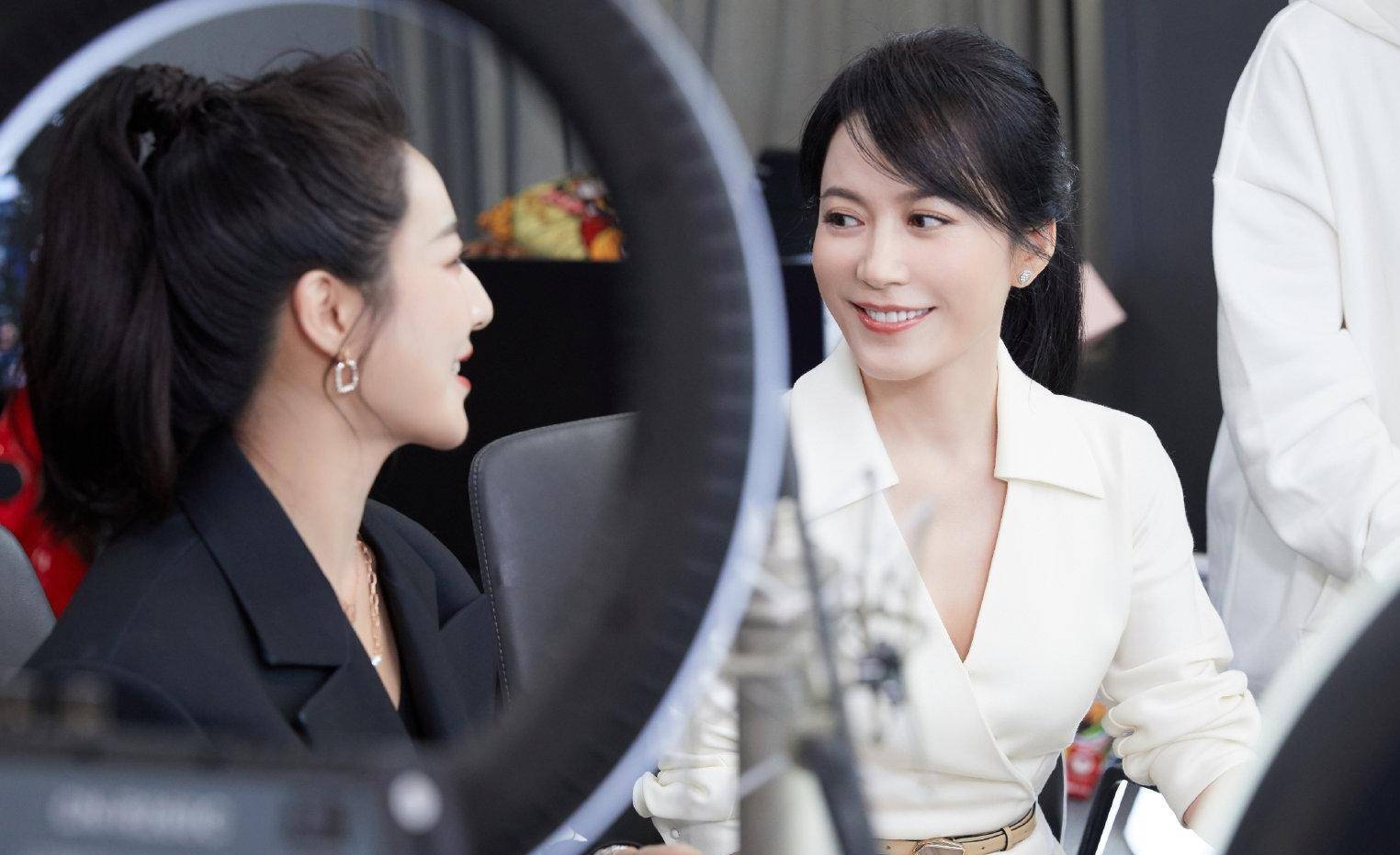 俞飞鸿直播上演"王菲式"发言,却被指东施效颦情商低