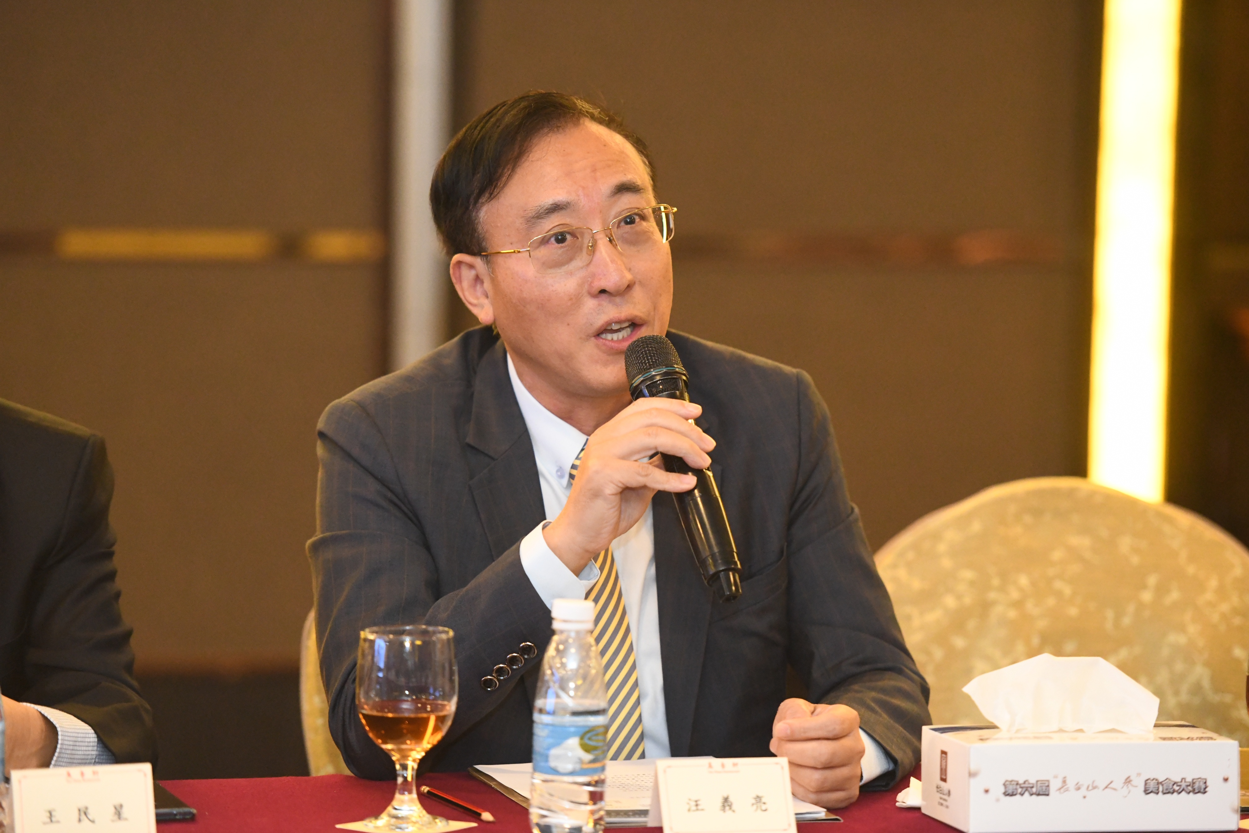 澳门中华民族医药产业协会会长汪义亮在上发言。梁琪佳摄