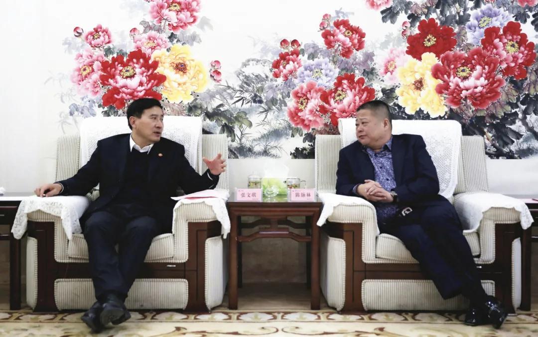 日,陕建集团总经理张文琪与来访的南京鼎业投资集团董事长陈脉林一行