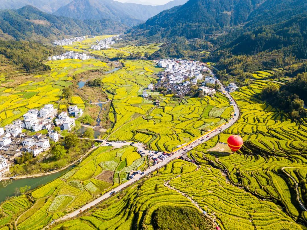 篁岭晒秋，屋顶上的古村美景|古村|竹匾|婺源篁岭_新浪新闻